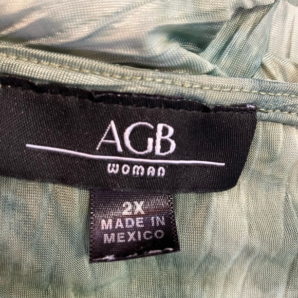 AGB Light Green Pleated Top - Picture 2 of 8